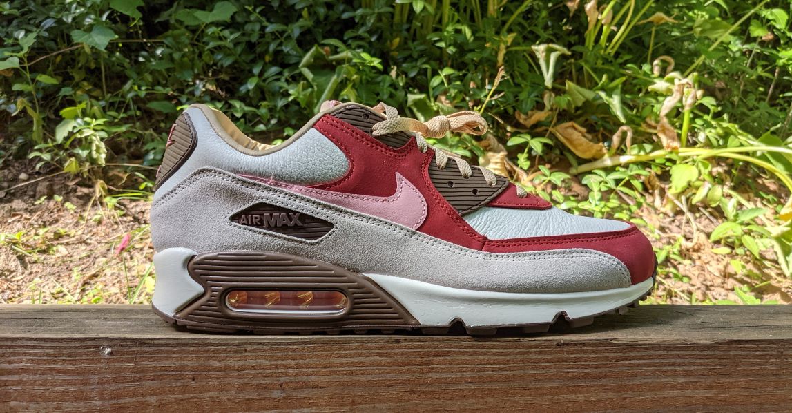 Nike Air Max 90 Bacon (2021): Out of the Box