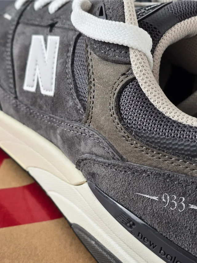 New Balance 933 Materials