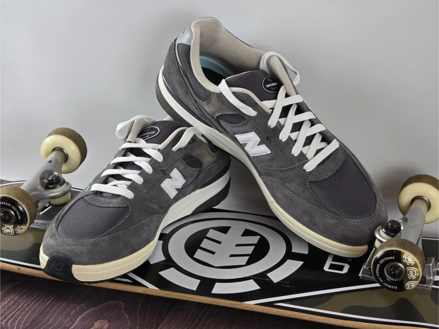 933 Skateboard