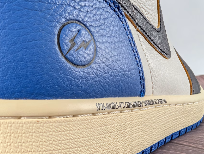 Fragment Logo and text close up